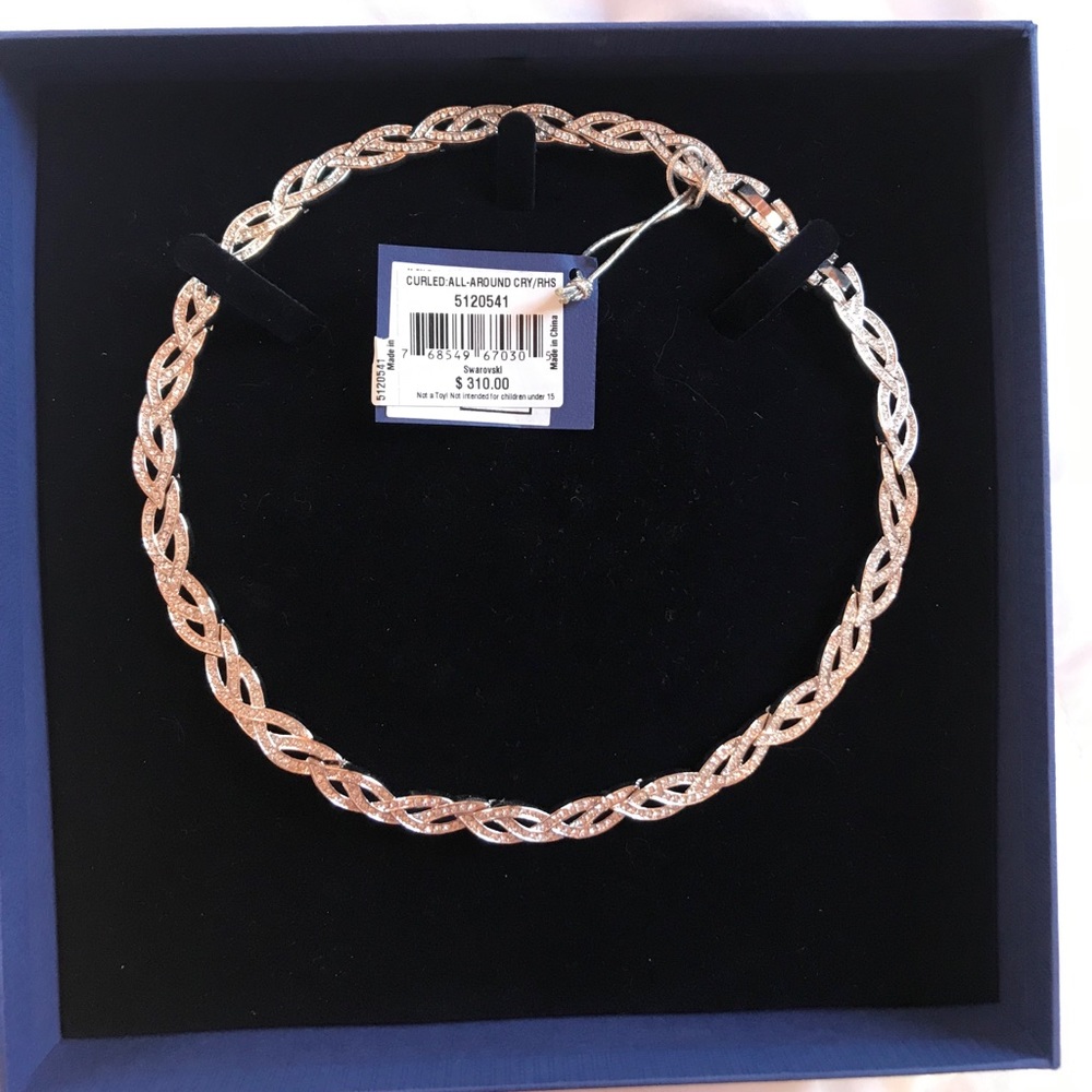 Swarovski crystal curled: all around necklace